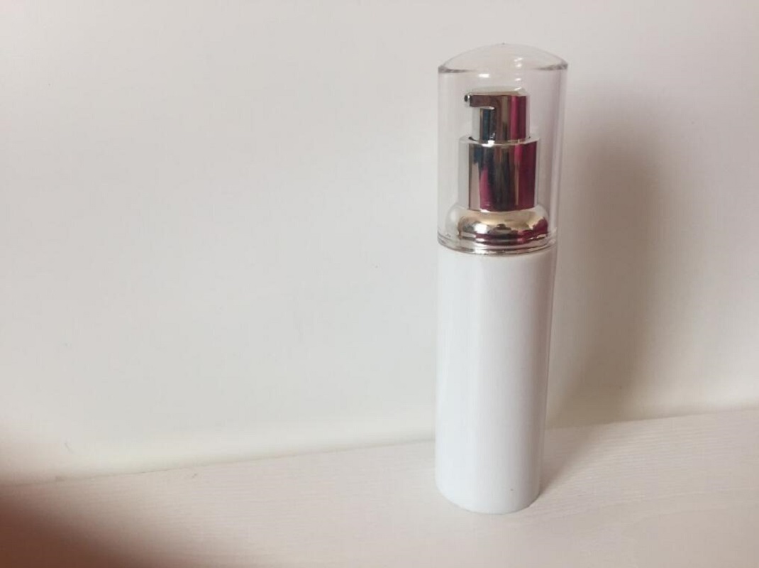 Bouteille à pompe sans air en  - Essence Serum Toner avis et prix